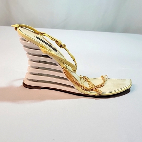 Authentic Louis Vuitton Sandals Size 39 - Picture 3 of 12